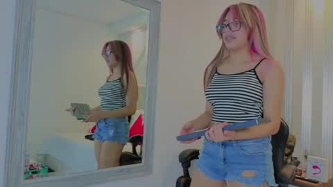 nami_sweet_ online show from October 4, 2025, 3:59 am