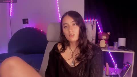 nami_white online show from September 25, 2025, 3:32 am