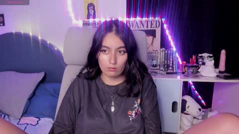 nami_white online show from September 26, 2025, 3:10 am