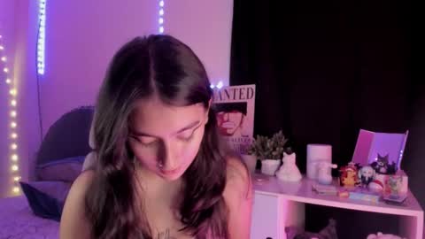 nami_white online show from October 10, 2025, 1:37 am