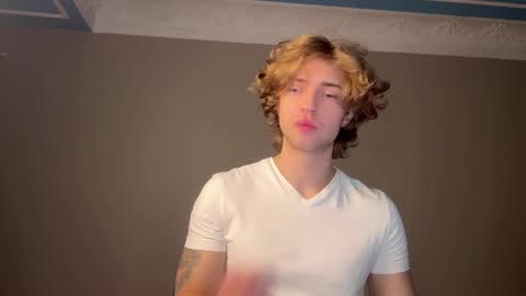 Snapshot of namiraaxel chatting on November 12, 2025, 9:25 pm Georges online show from November 12, 2025, 9:25 pm