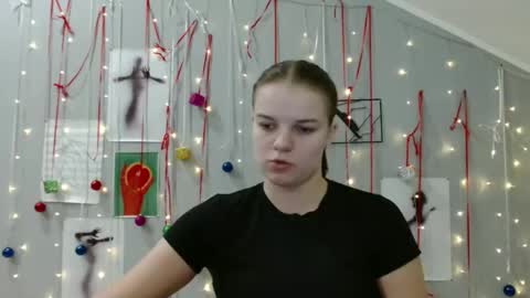 Nana online show from November 28, 2025, 9:12 am