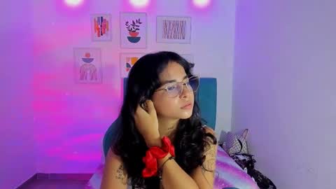 Snapshot of nanami_owo chatting on October 15, 2025, 4:01 am nanami_owo online show from October 15, 2025, 4:01 am