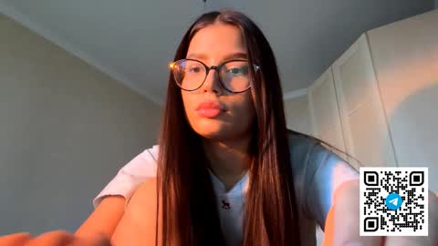 Emilia  or Emi online show from December 21, 2025, 9:05 am