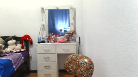 nanilux_1 online show from September 8, 2025, 7:02 pm