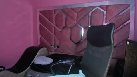 nany_pretty online show from February 10, 2025, 8:10 pm