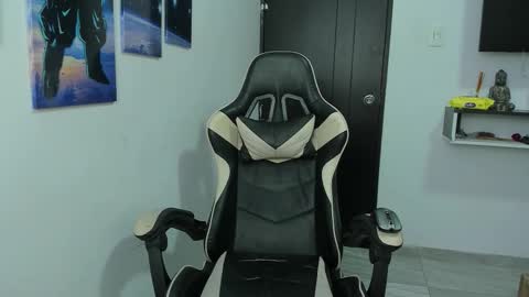 naomi_berckley online show from October 14, 2025, 4:02 am