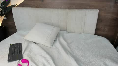 Naomi  online show from December 7, 2024, 2:57 pm