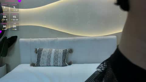 Naomi  online show from December 18, 2024, 7:19 pm