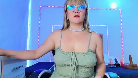 Snapshot of naomi_diamond_ chatting on May 21, 2026, 11:28 am Naomi online show from May 21, 2026, 11:28 am