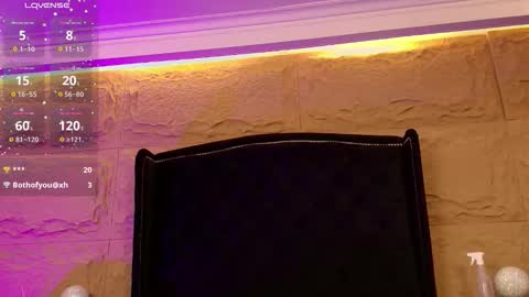 Snapshot of naomi_hill1 chatting on October 18, 2025, 9:26 pm Naomi online show from October 18, 2025, 9:26 pm