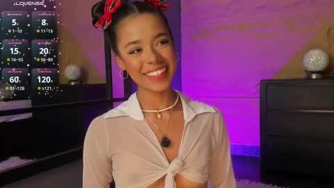 Snapshot of naomi_hill1 chatting on December 2, 2025, 8:59 pm Naomi online show from December 2, 2025, 8:59 pm