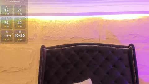 Snapshot of naomi_hill1 chatting on December 14, 2025, 11:09 pm Naomi online show from December 14, 2025, 11:09 pm