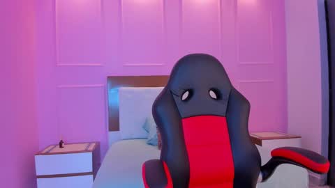 N A O M I  online show from February 5, 2026, 2:49 am