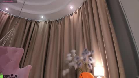 Naomi online show from November 3, 2025, 1:51 am