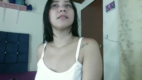Snapshot of naomi_sweet420 chatting on January 28, 2025, 4:29 am Mia online show from January 28, 2025, 4:29 am