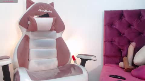 Isabella online show from December 19, 2024, 7:40 pm