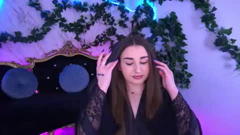 naomibaae online show from November 29, 2025, 3:04 pm