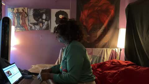 Naomi online show from December 15, 2025, 9:52 pm