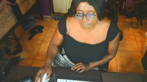 Snapshot of naomifux chatting on April 26, 2026, 8:50 pm Naomi online show from April 26, 2026, 8:50 pm