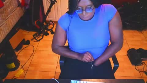 Snapshot of naomifux chatting on May 5, 2026, 6:54 am Naomi online show from May 5, 2026, 6:54 am