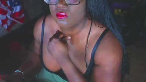 Snapshot of naomifux chatting on May 13, 2026, 7:39 am Naomi online show from May 13, 2026, 7:39 am