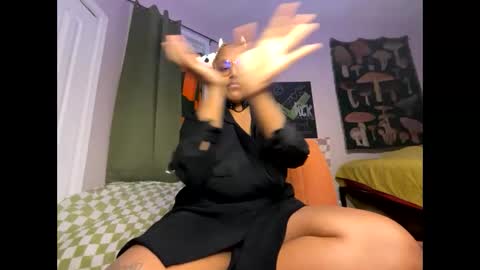 Naomigiirl6 online show from January 2, 2025, 6:01 pm