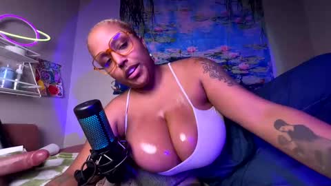 Naomigiirl6 online show from March 11, 2025, 11:33 am
