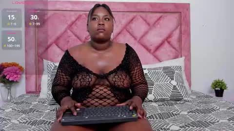 naomigrace_ online show from October 3, 2025, 11:29 am