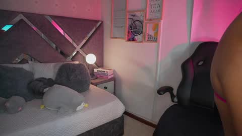 Naomi-Gray  online show from June 8, 2026, 8:42 pm