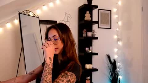 naomii_20 online show from September 18, 2025, 3:03 pm