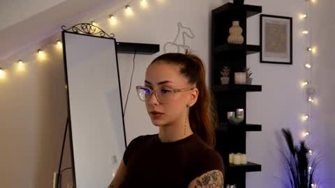 naomii_20 online show from October 12, 2025, 7:02 pm
