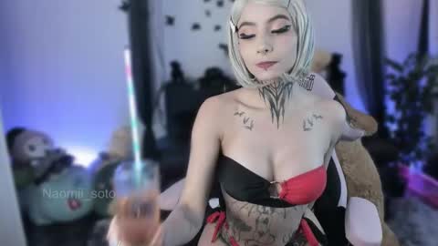 Naomi online show from November 22, 2025, 9:25 pm