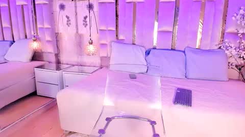 Snapshot of naomii_star chatting on February 7, 2026, 4:38 am online show from February 7, 2026, 4:38 am