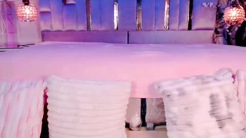 Snapshot of naomii_star chatting on March 6, 2026, 5:48 am online show from March 6, 2026, 5:48 am