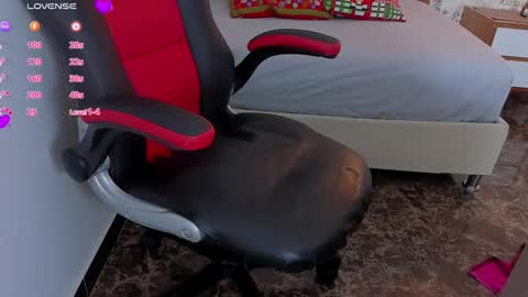 Naomi  online show from December 24, 2024, 12:33 pm