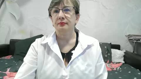 Snapshot of naomimolligan chatting on May 4, 2026, 10:55 am naomimolligan online show from May 4, 2026, 10:55 am