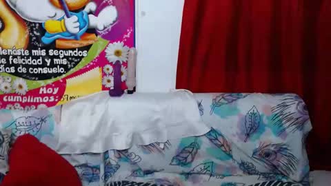 naomiquiin online show from February 6, 2025, 8:18 am