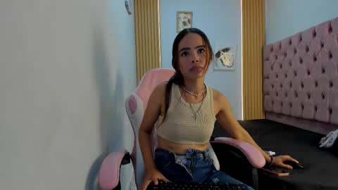 naomis_35 online show from October 9, 2025, 8:18 pm