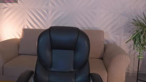 Naomi online show from May 5, 2026, 12:24 pm