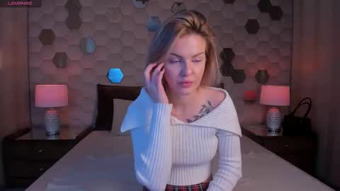 Naomi online show from October 4, 2025, 7:23 pm