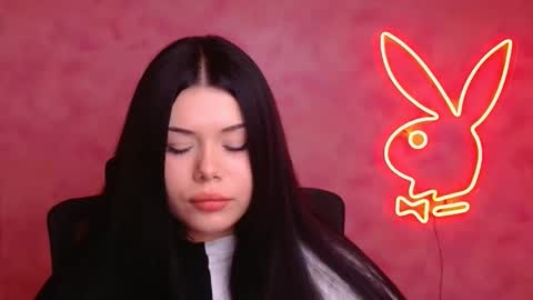 Naomi online show from December 3, 2025, 7:01 pm