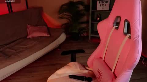 Snapshot of naomiyoru chatting on September 17, 2025, 8:43 pm Naomi online show from September 17, 2025, 8:43 pm