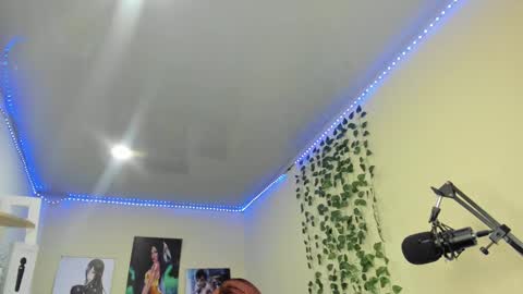 naomy online show from December 18, 2024, 1:48 am