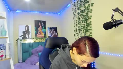 naomy online show from December 1, 2024, 7:47 pm