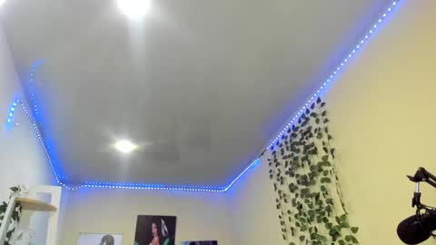 naomy online show from December 13, 2024, 2:21 am