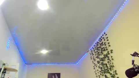 naomy online show from December 31, 2024, 1:47 am