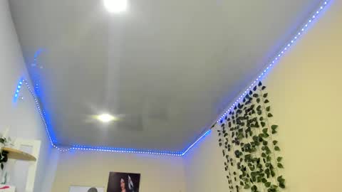 naomy online show from January 13, 2025, 1:23 am