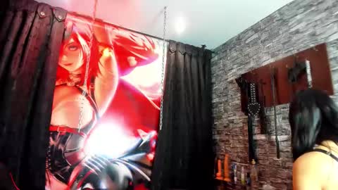 naomy  online show from October 6, 2025, 11:29 am