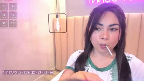 Snapshot of naomymonroe_ chatting on September 19, 2025, 9:37 pm Naomy  online show from September 19, 2025, 9:37 pm